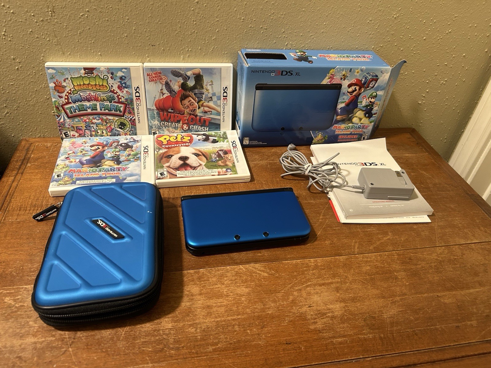 Nintendo 3DS XL Blue/Black Handheld Console Bundle