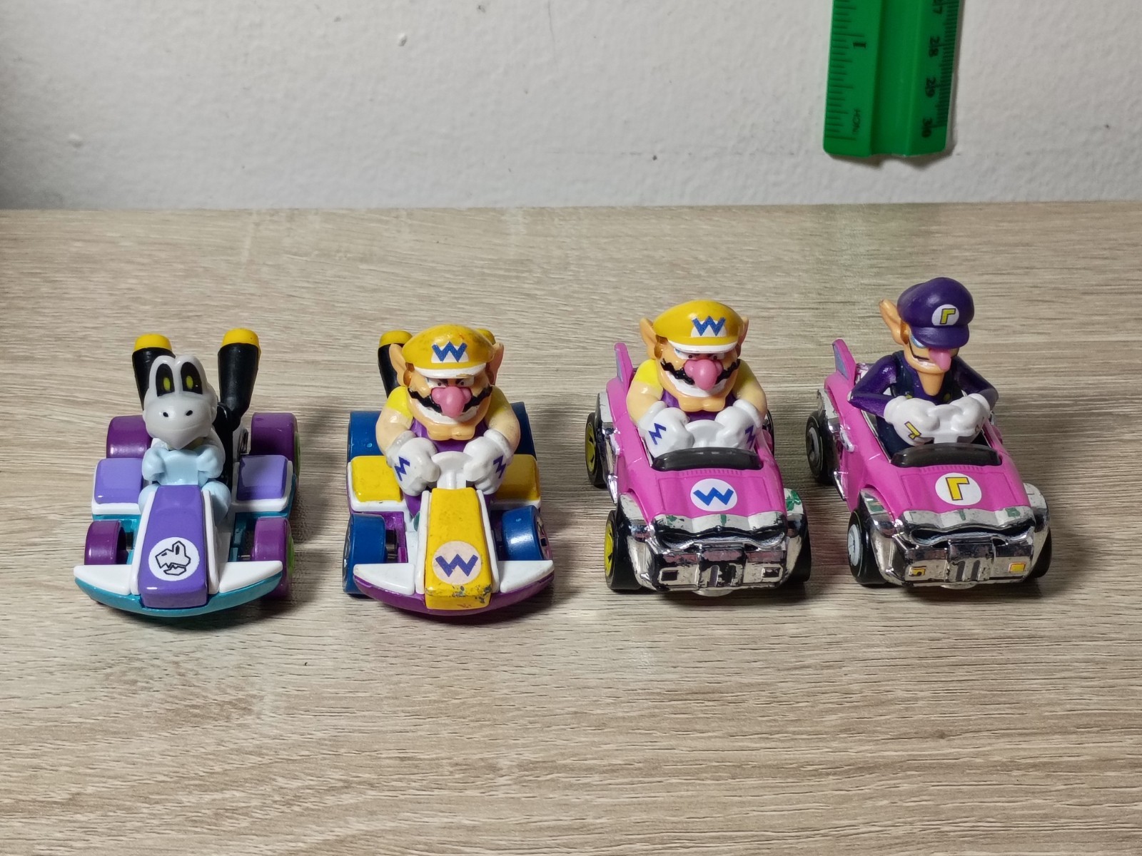 4-PK SUPER MARIO KART Hot Wheels Wario Waluigi Dry Bones Bad Wagon Standard