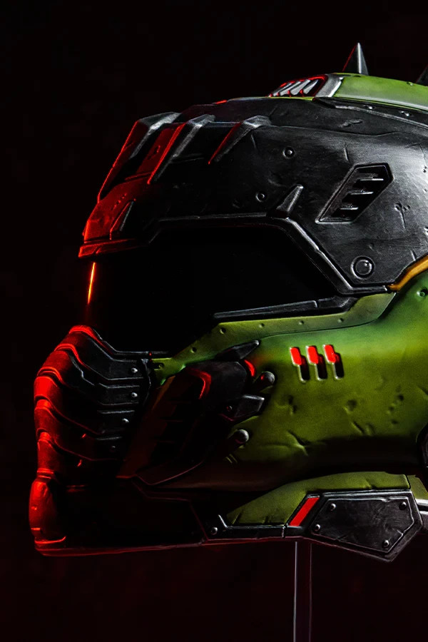 Doom: The Dark Ages Doom Slayer Wearable Helmet LED Bundle + Keycard x3 Patches