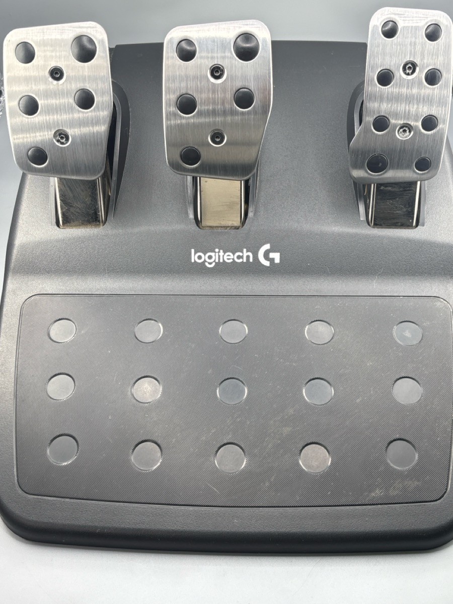 J06 – LOGITECH DRIVING FORCE RACING WHEEL (PS4,PS5,PC) (J06027632)