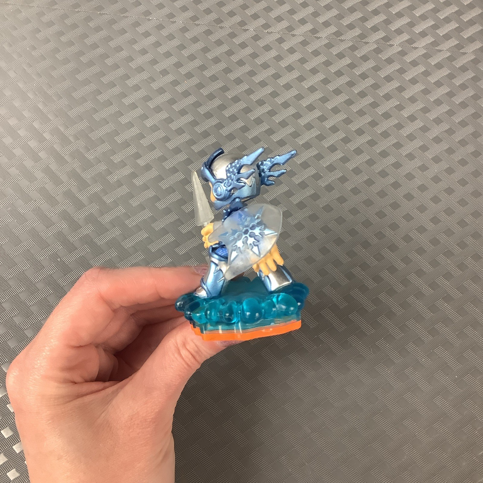 SKYLANDERS GIANTS LIGHTCORE CHILL FIGURE – WATER ELEMENT – Authentic!