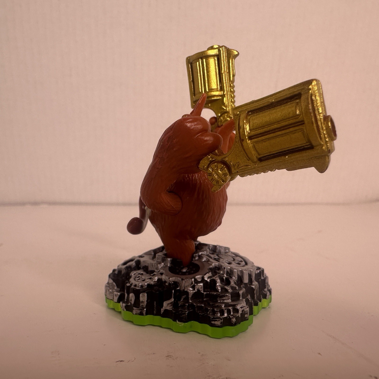 Skylanders Spyros Adventure: Trigger Happy Character Figure – Green Base