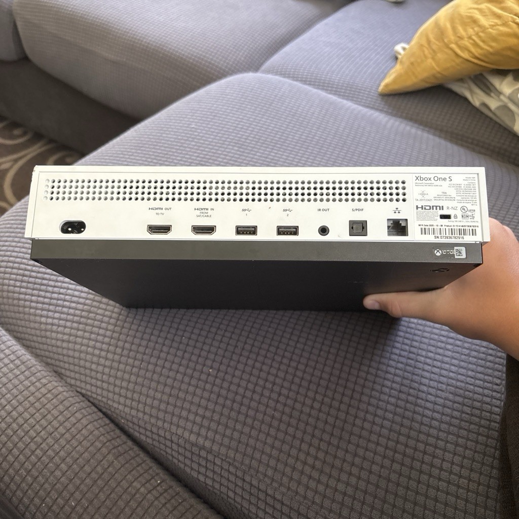 Microsoft Xbox One S 1TB White Home Console 4K UHD Model 1681