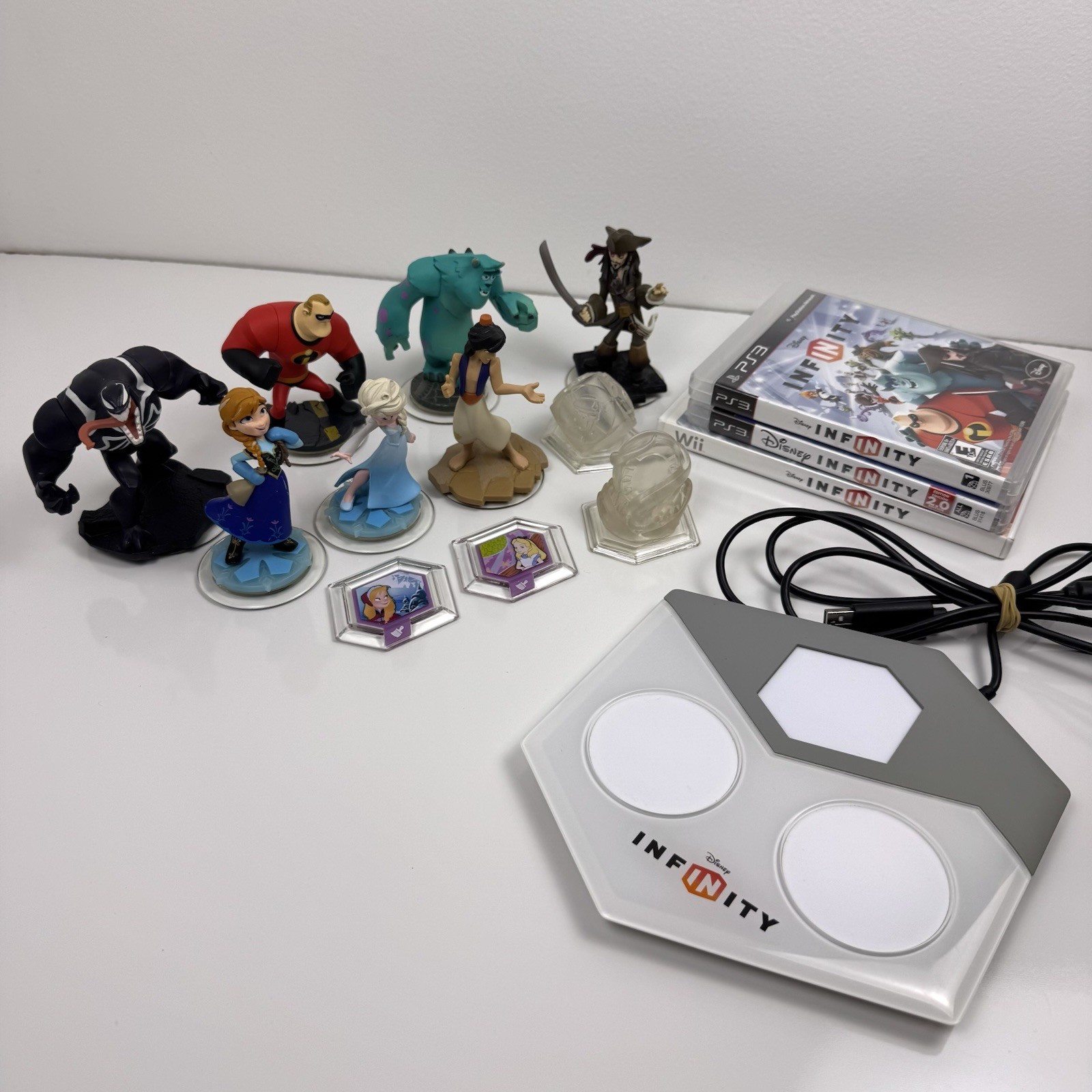Disney Infinity Mixed Lot Marvel Frozen Pirates Incredibles Video Games & Dock