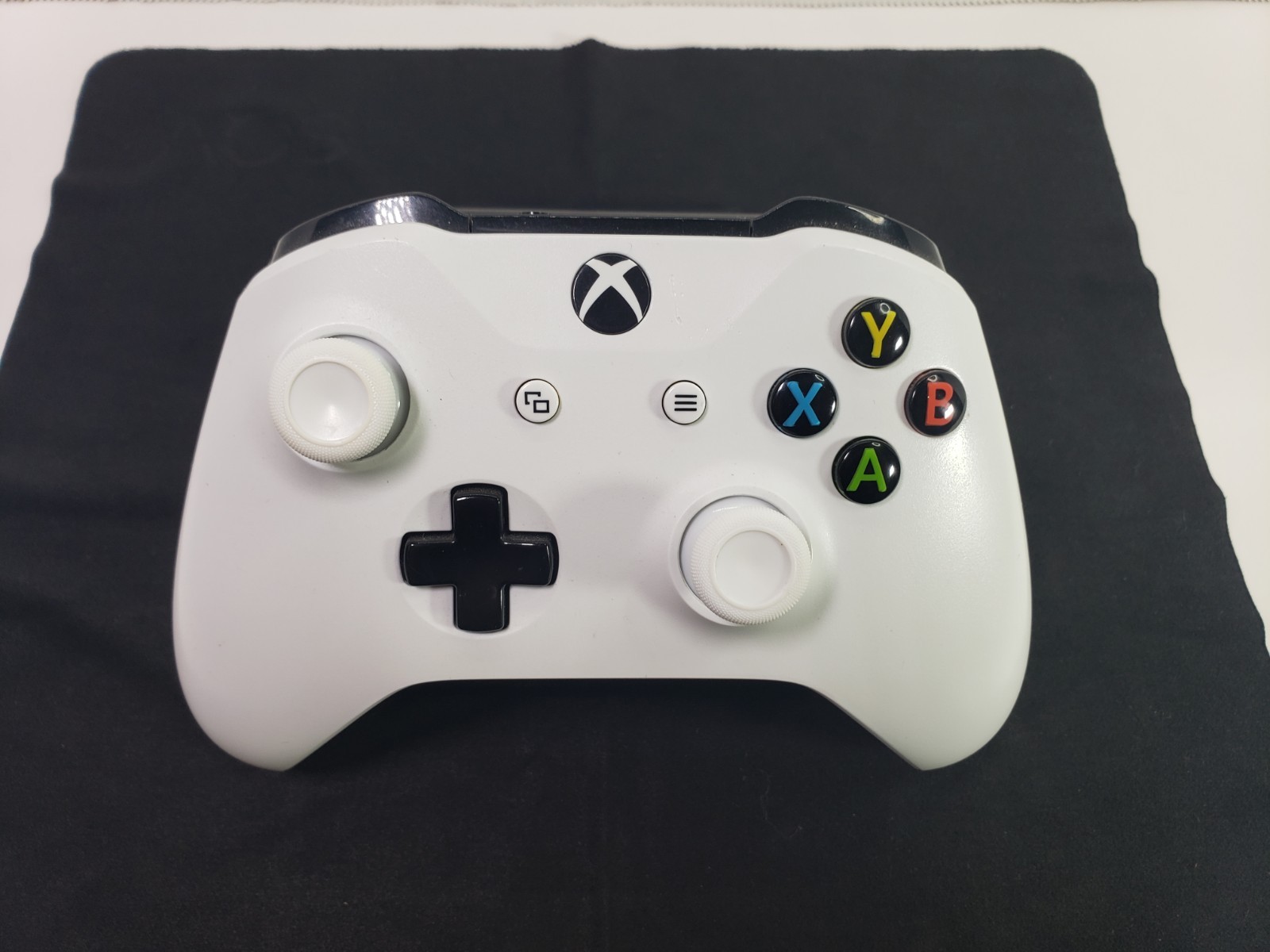 Microsoft Xbox One S 500GB Video Game Console Bundle. Tested/working