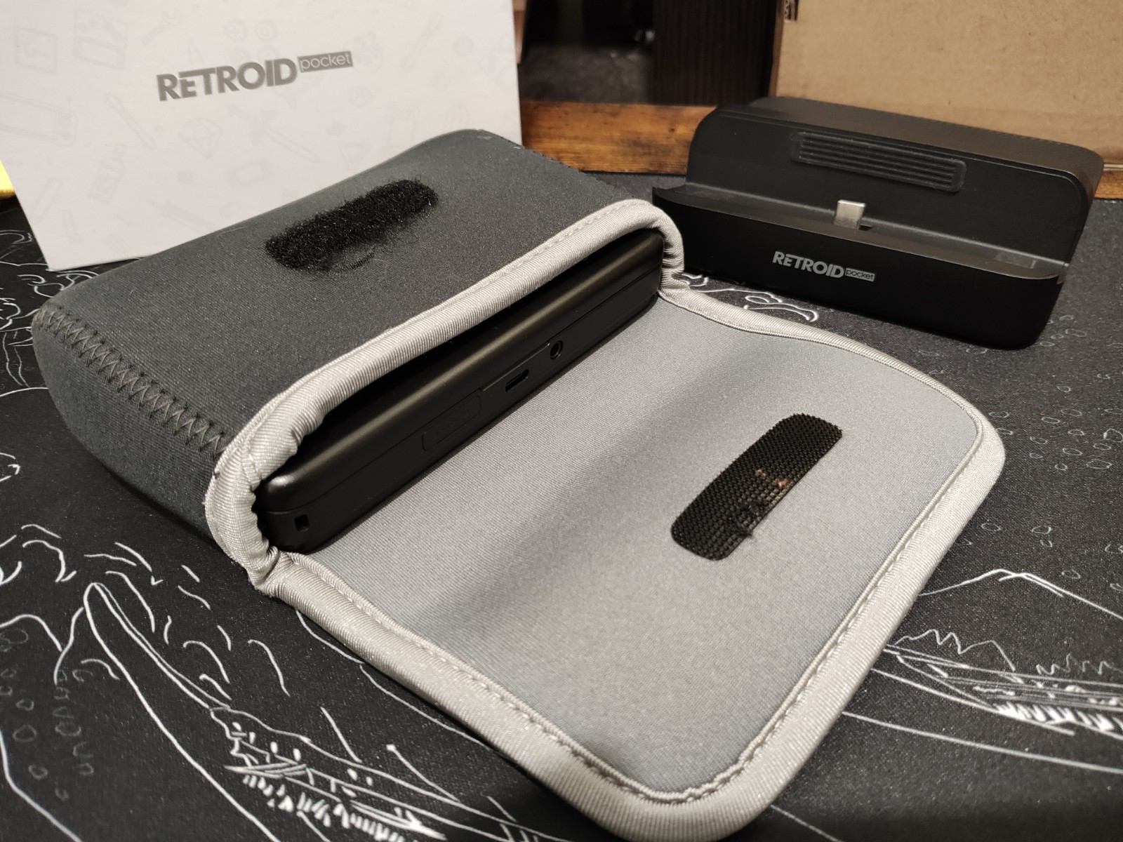 Retroid Pocket Flip 2 Bundle w/ Dock & Case SD865 8GB RAM 128GB ROM (Black)