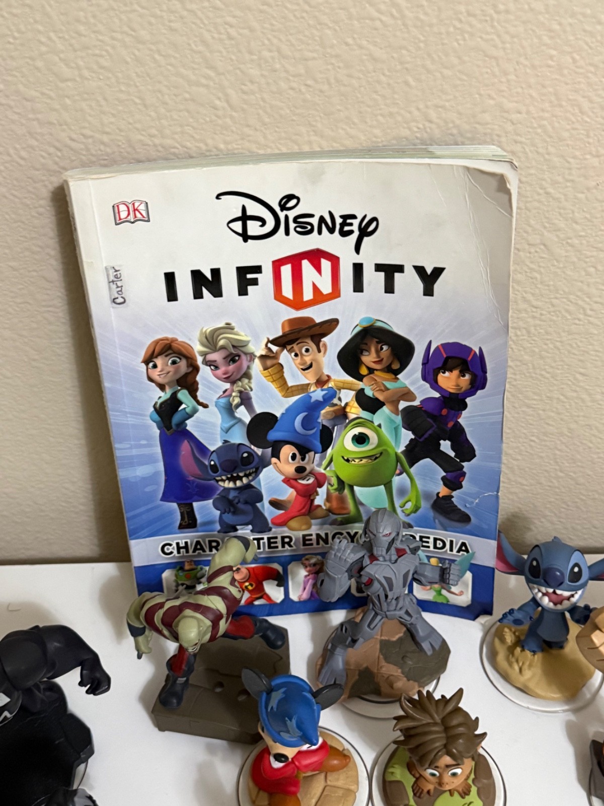 37 Disney Infinity Figures Power Disc Xbox One Portal Base Avengers Star Wars