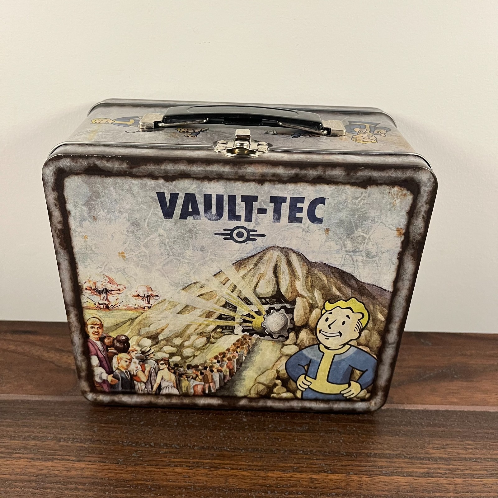 Fallout 3 Fanwraps Vault-Tec “Weathered” Tin Tote – Lunchbox | Excellent Cond.