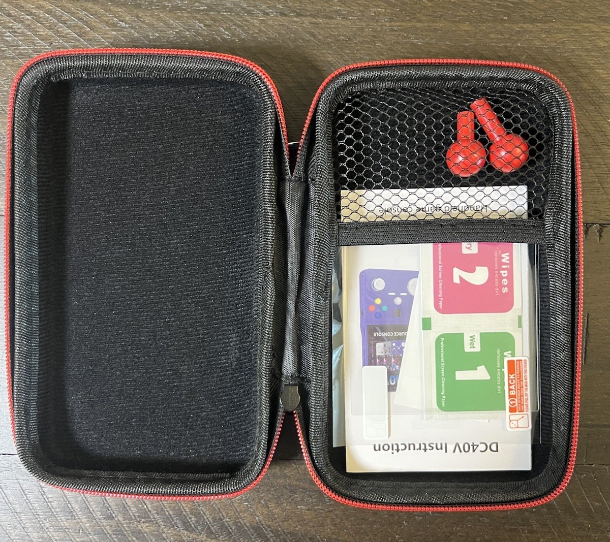 DC40V Handheld Game Console – 4.0 Inch Gaming Console 64GB