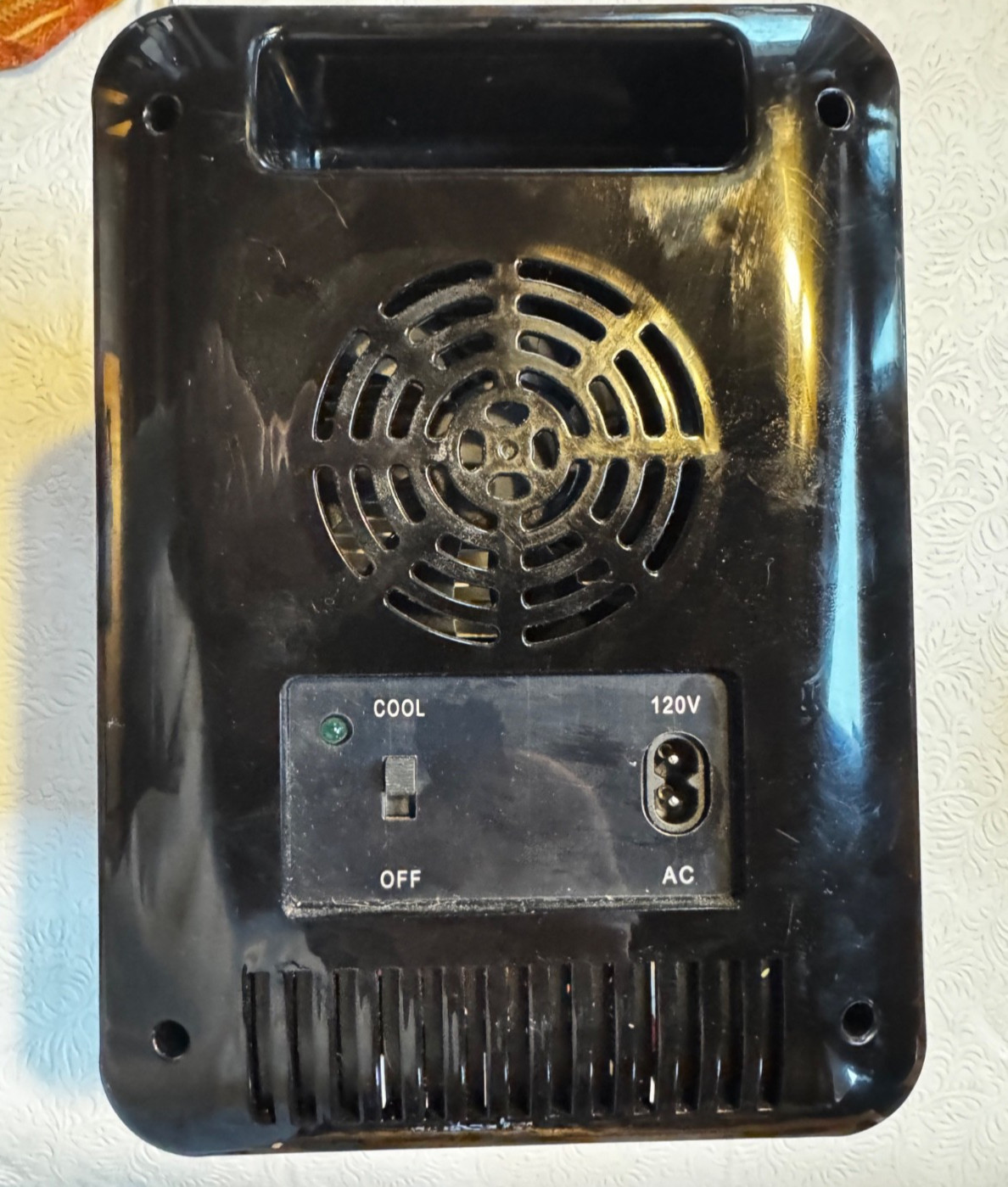 Call of Duty Warzone the Gulag 6-Can Gameroom LED Mini Fridge Tested