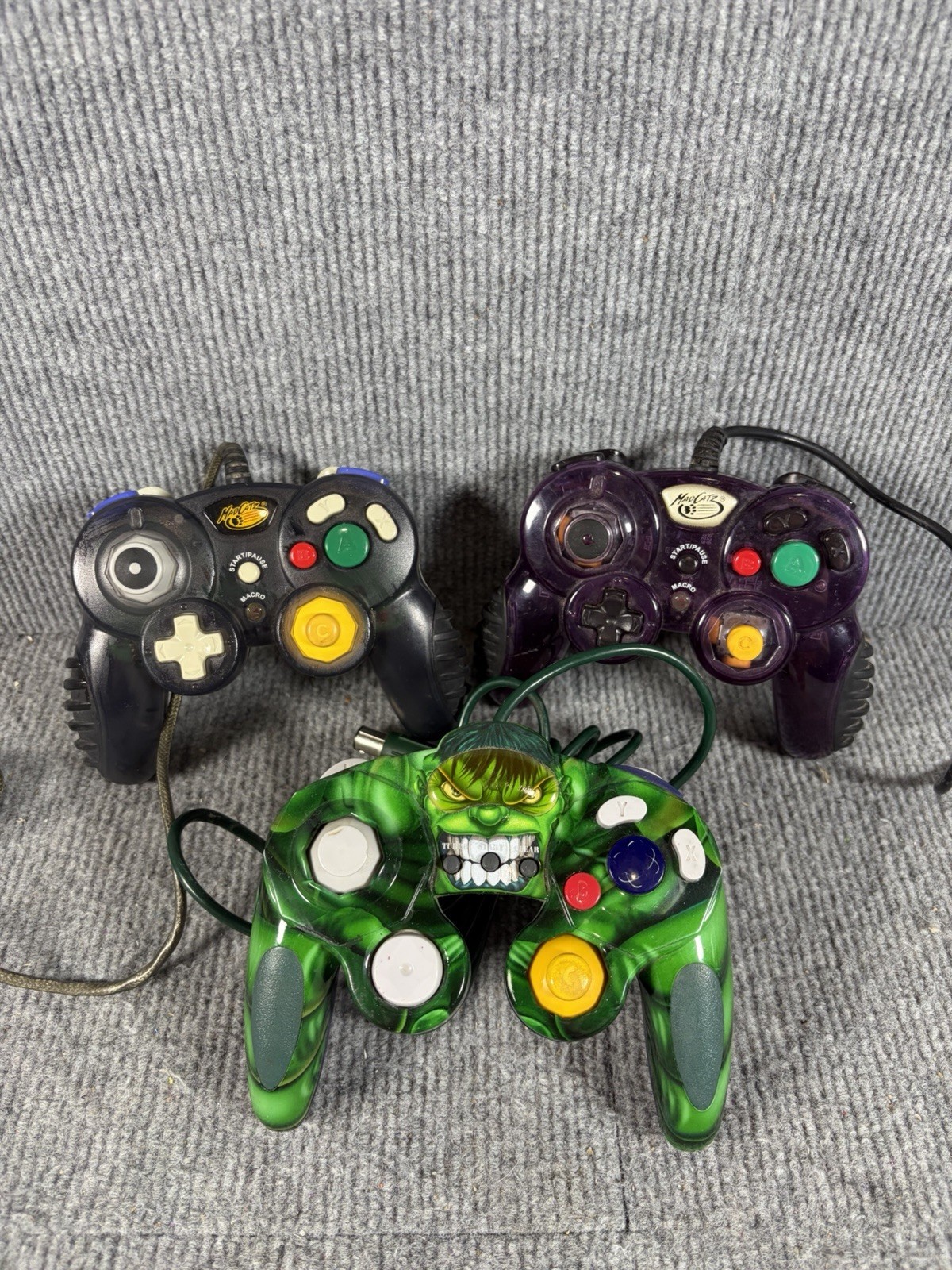 Mad Catz Nintendo GameCube Controllers Lot of 3 – Hulk & Translucent – Untested