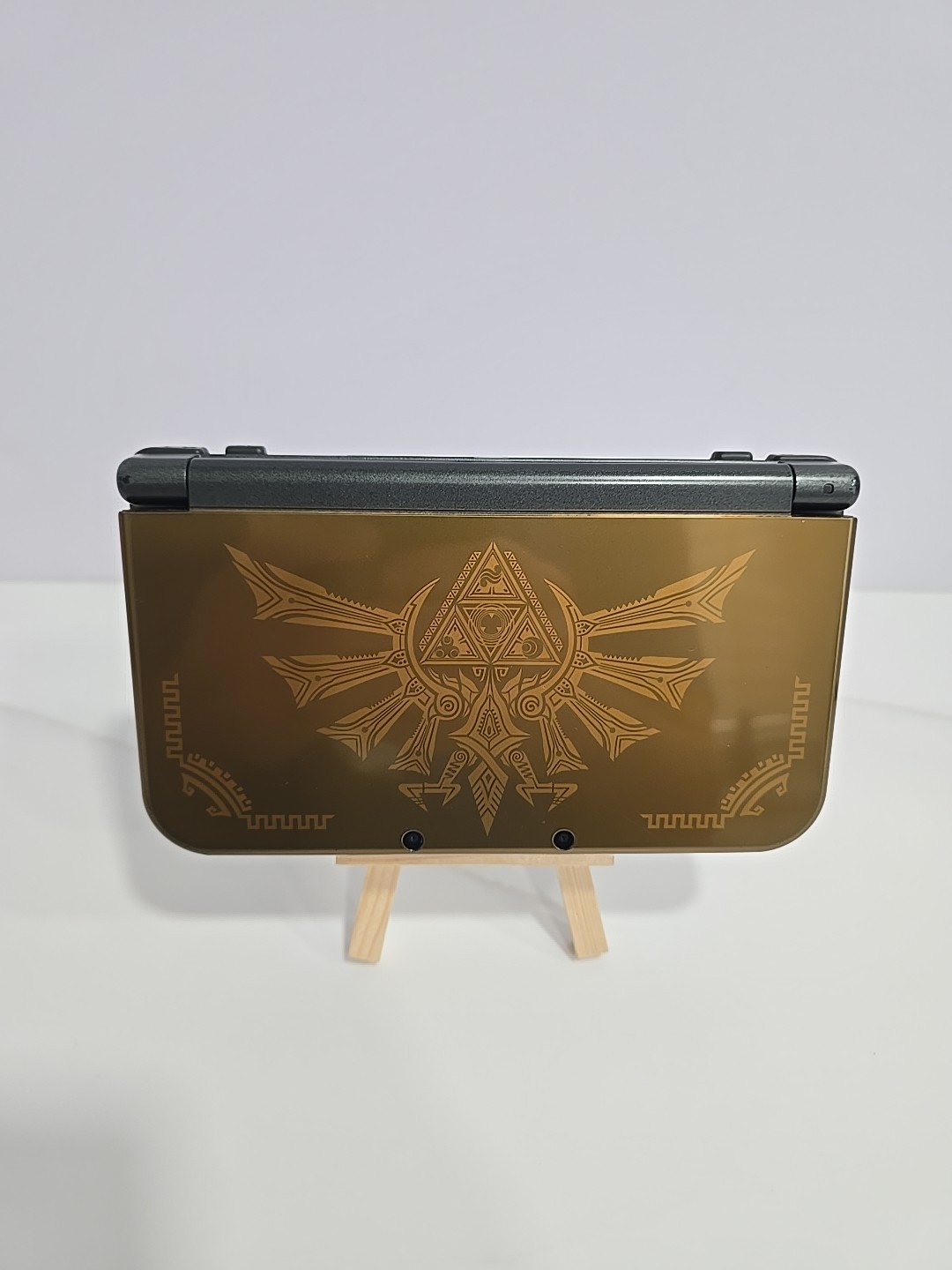 Nintendo New 3DS XL Hyrule Gold Edition Handheld System CIB w/ AR Cards & Manual