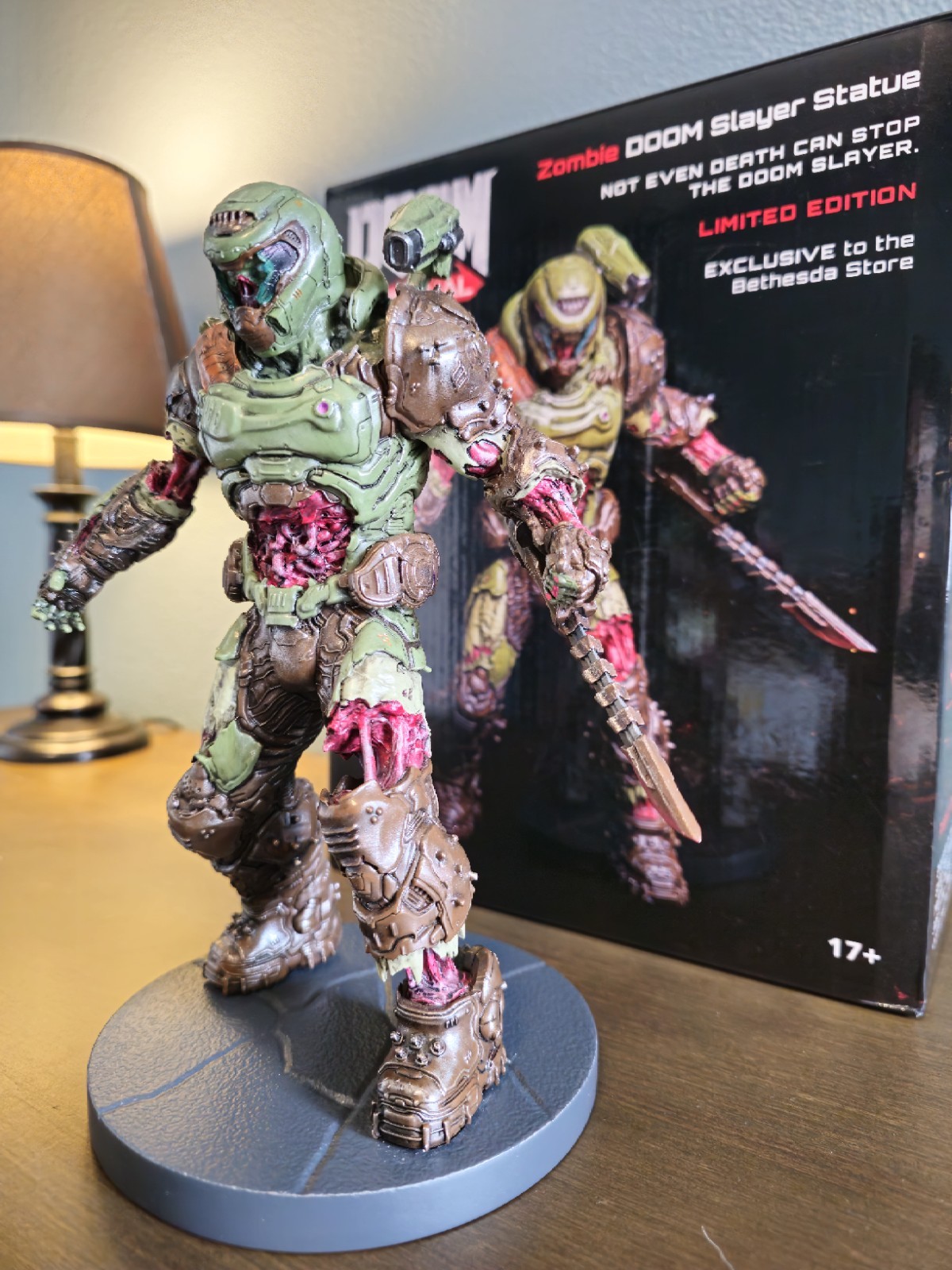 Bethesda Limited Edition Zombie DOOM Slayer Statue DOOM Eternal Polyresin