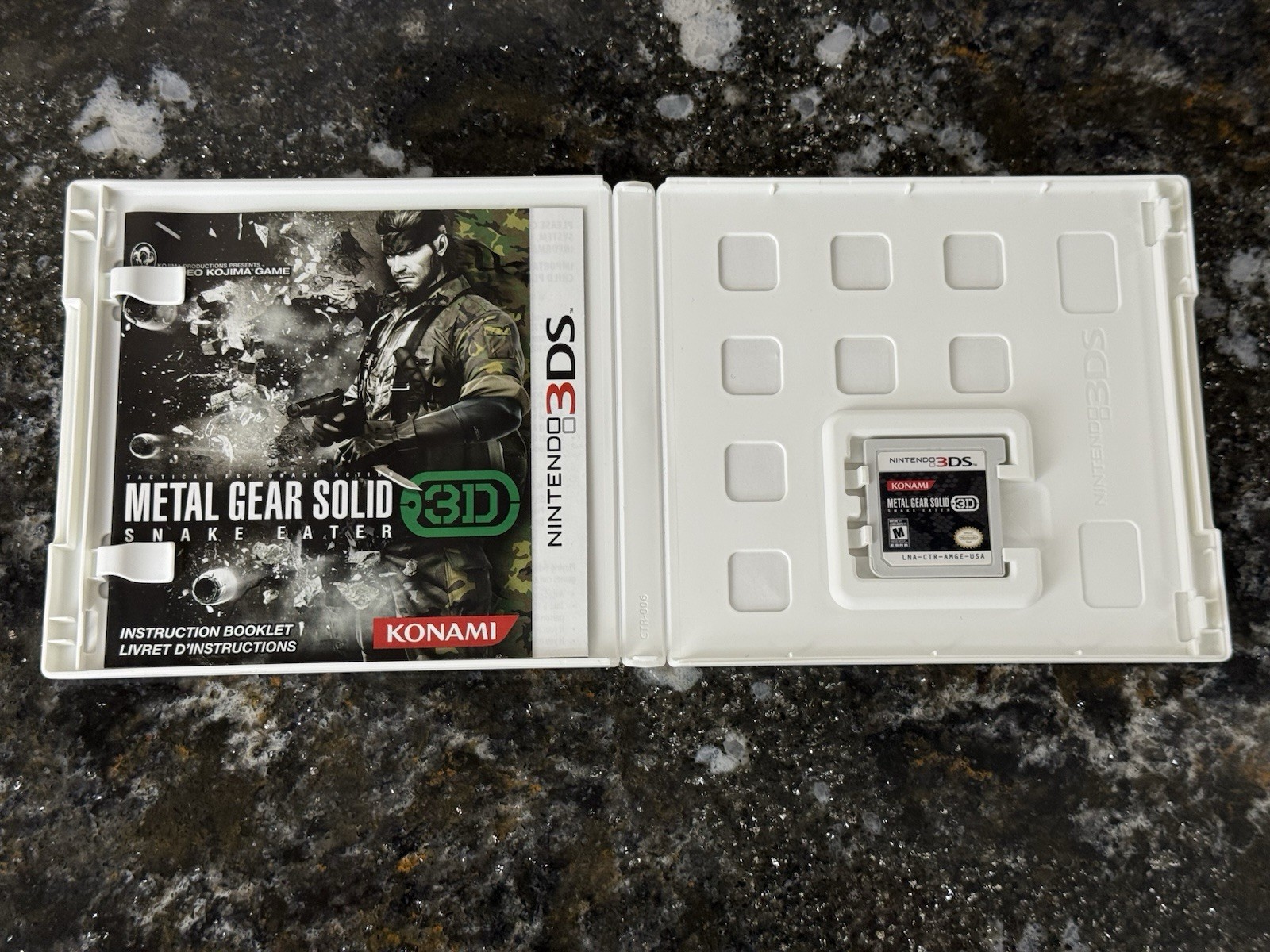 Metal Gear Solid 3D: Snake Eater (Nintendo 3DS, 2012) Konami COMPLETE CIB NICE!!