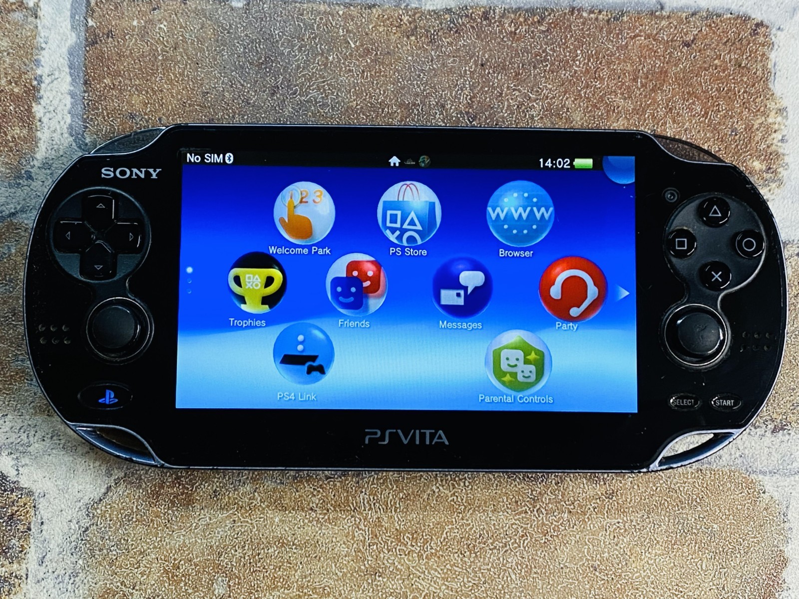 PS Vita PCH-1100 AB01 Crystal Black SONY Playstation 4GB Charger 2 Games DDP