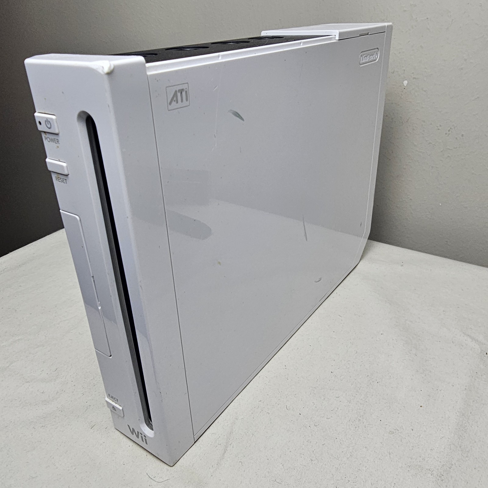 Nintendo Wii RVL-001 512 MB Home Console White with One Controller and Nunchuck