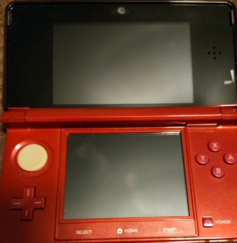 Nintendo 3DS Loaded With Extras And Multiple Games