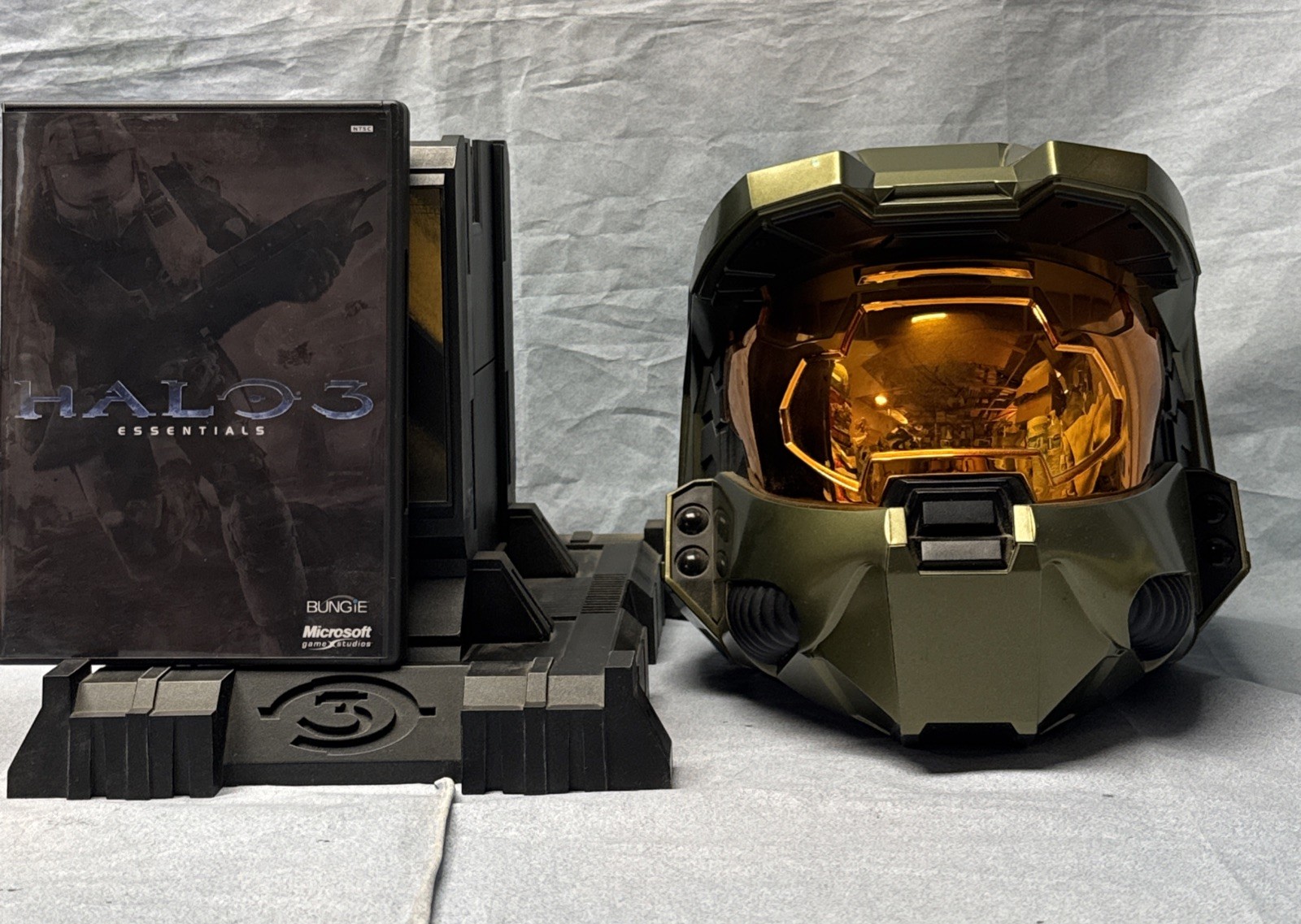 HALO 3 LEGENDARY EDITION MASTER CHIEF HELMET WITH BASE STAND AND GAME NO BOX