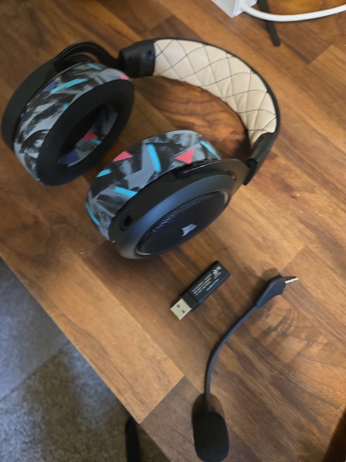 Corsair HS70 Pro Wireless Gaming Headset (With USB Dongle)