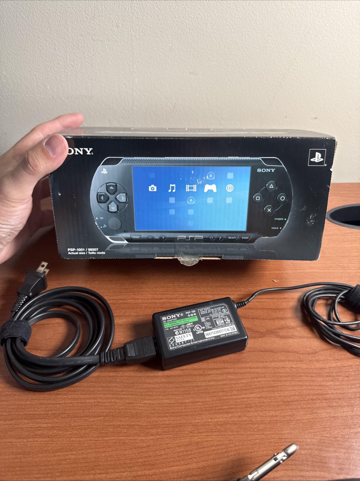 Sony Play Ststion PSP-1001 With Box And Charger And Case No Manual Near Complete