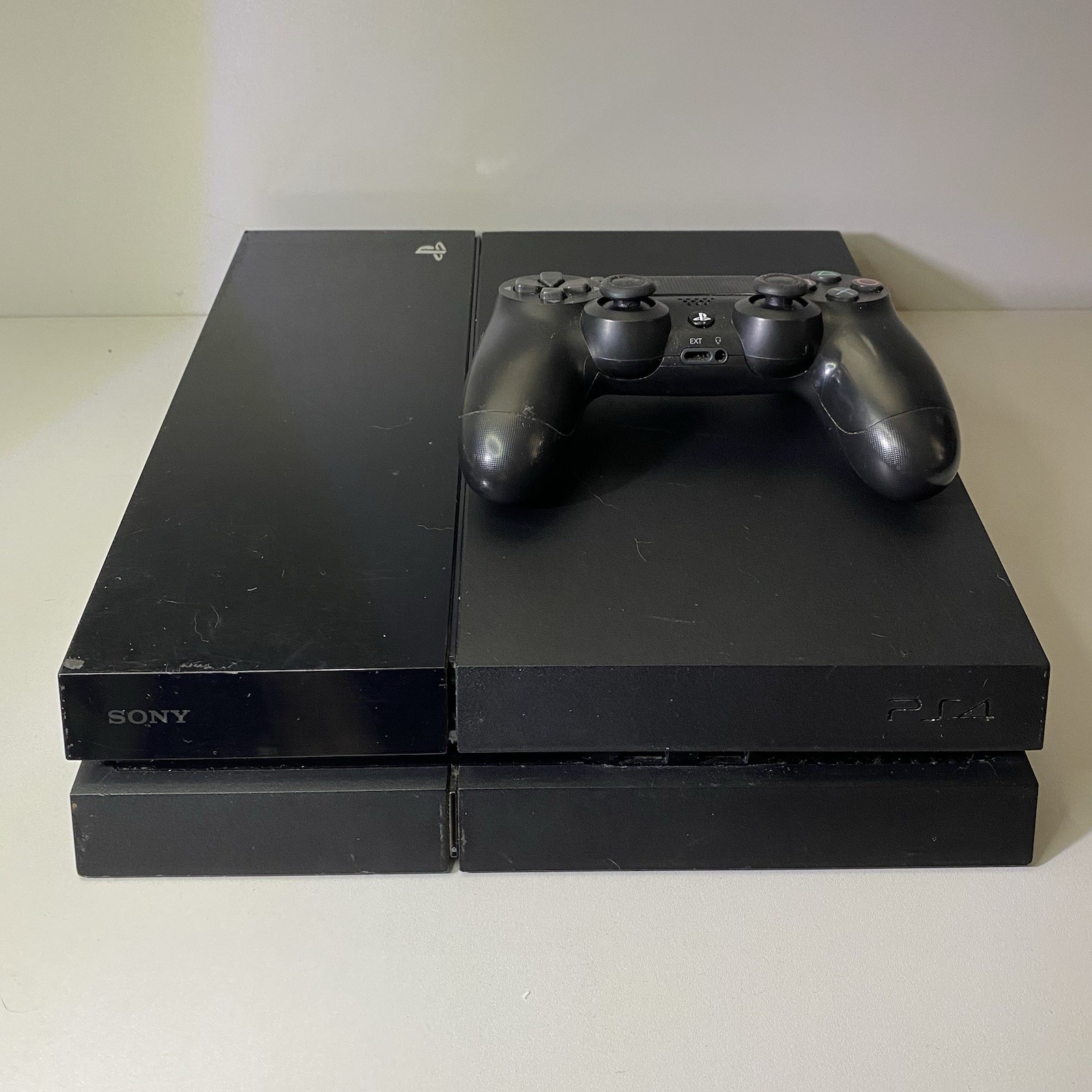Sony PlayStation 4 500GB Gaming Console – Black (CUH-1001A) W/Controller