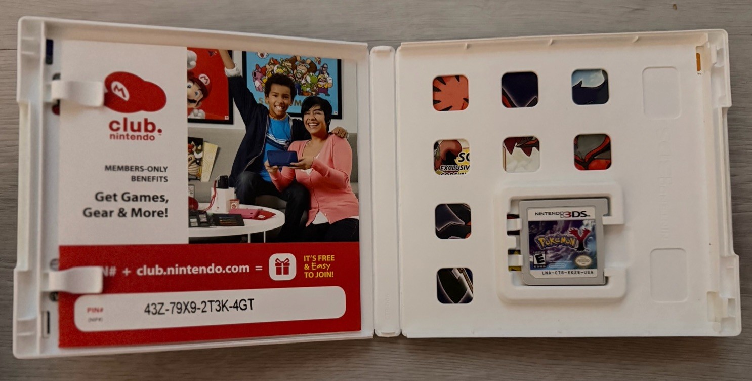 Pokémon Y Nintendo 3DS Game w/ Case & Cartridge E NTSC-U/C 2013