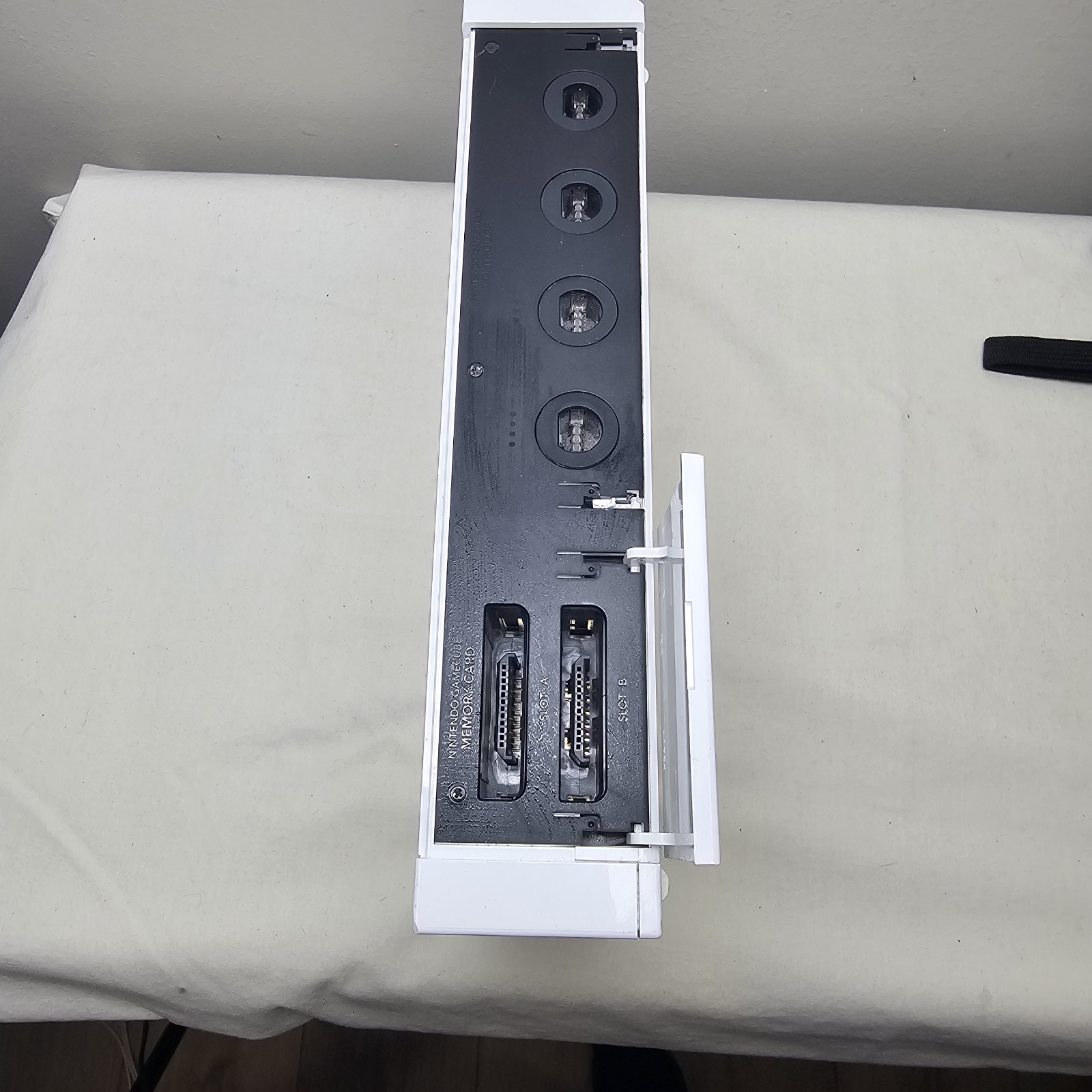 Nintendo Wii RVL-001 512 MB Home Console White with One Controller and Nunchuck