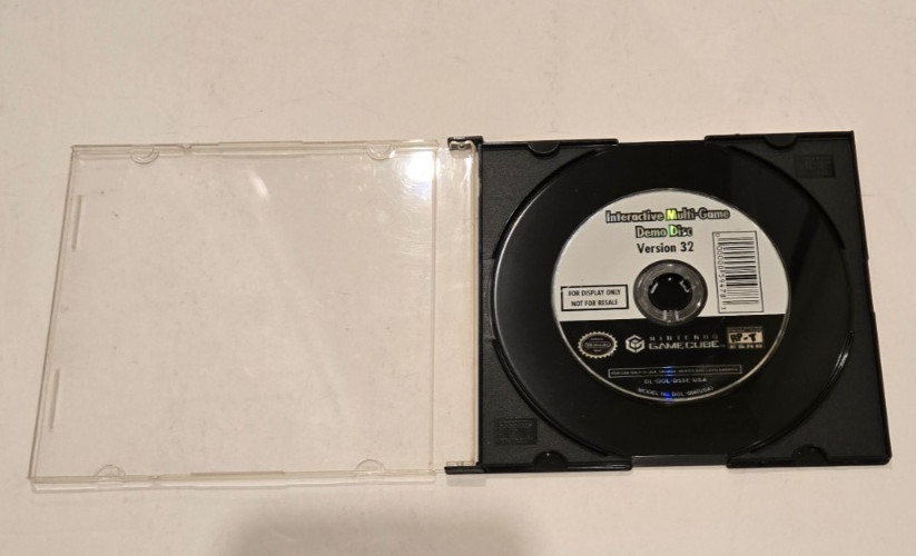Nintendo GameCube Interactive Multi-Game Demo Disc Version 32 Disc Only WORKING
