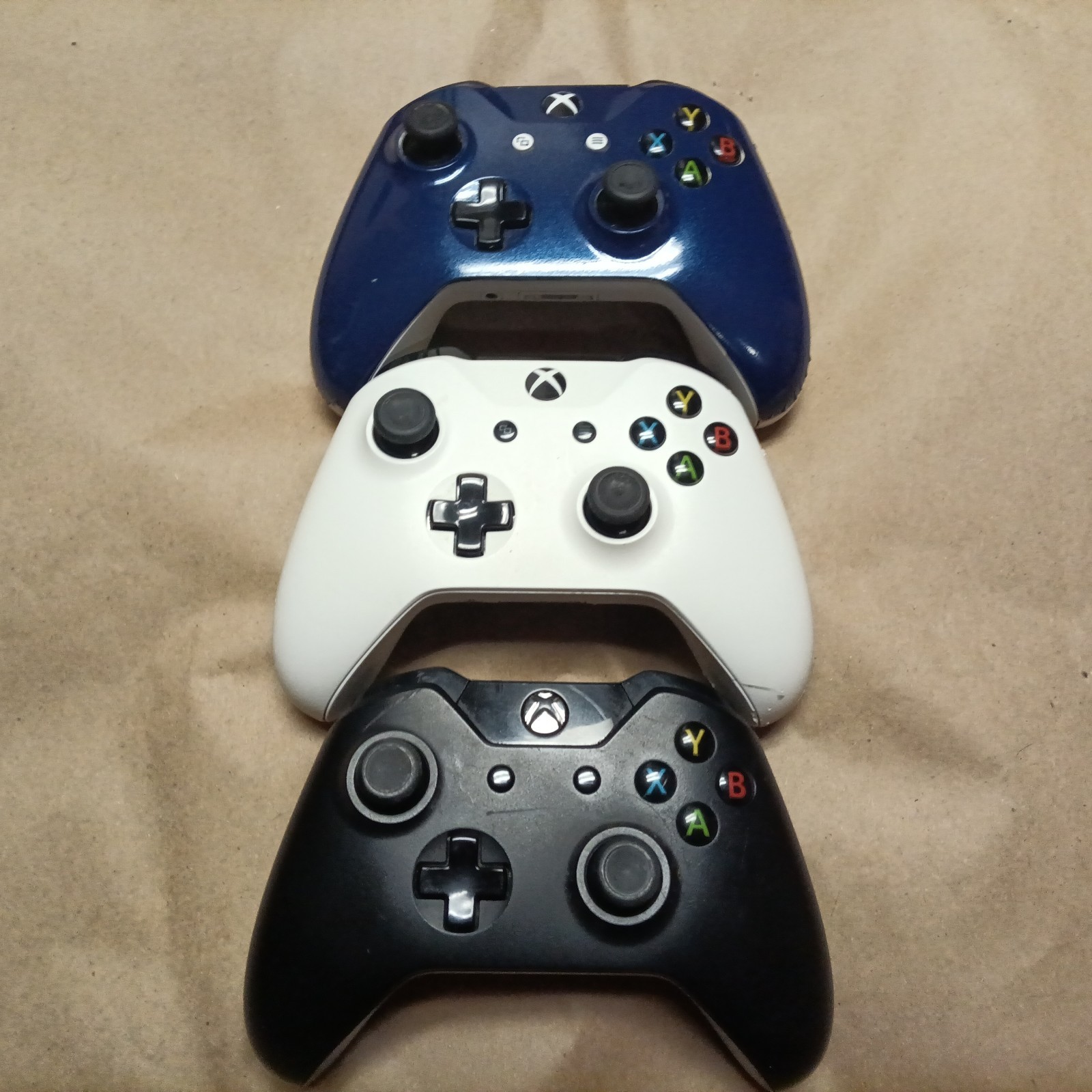 Xbox One Wireless Controllers Parts Lot 1708 & 1537 Tested For Power Only As Is