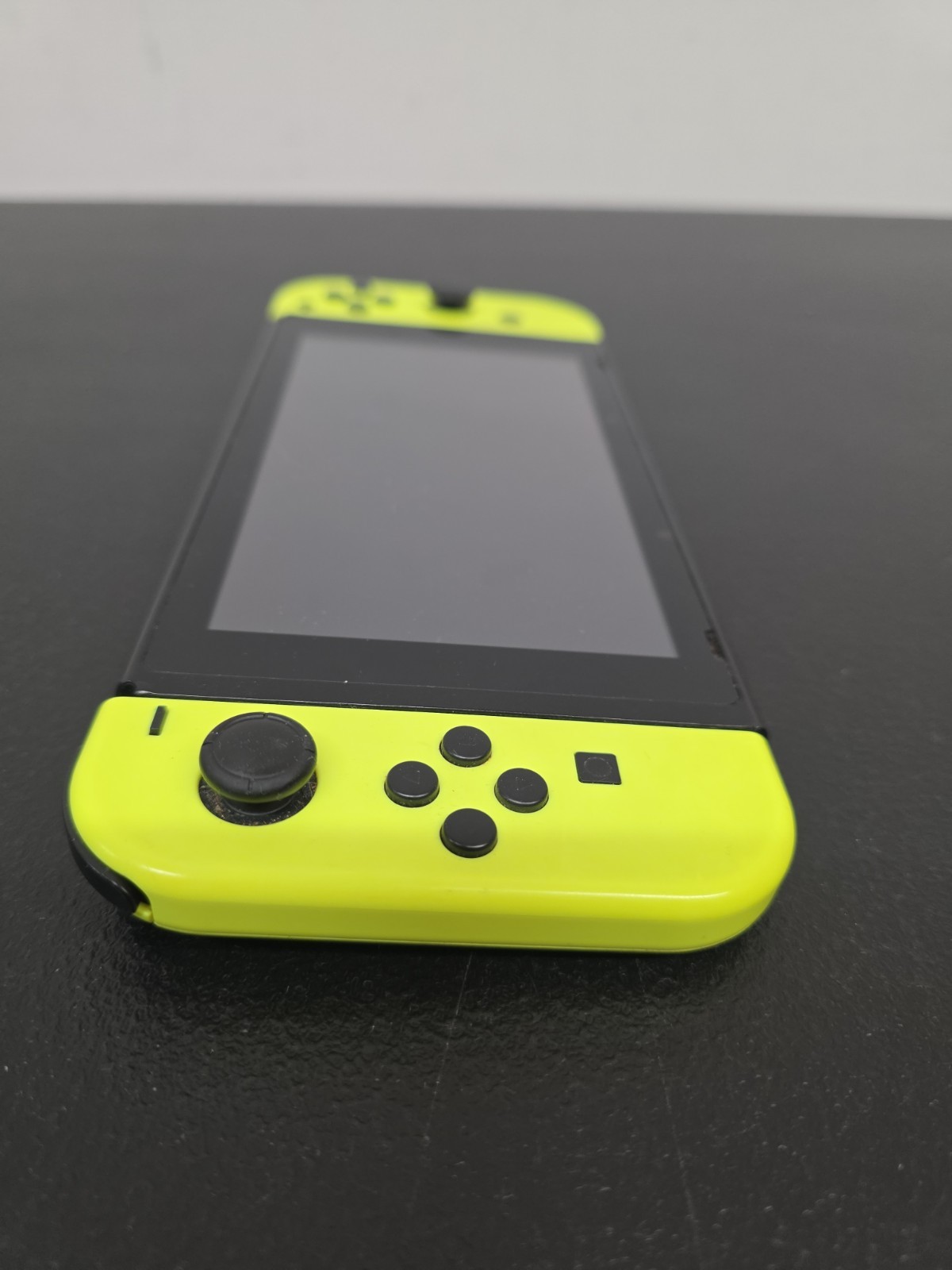 Nintendo HAC00101 Handheld System – Black & Neon Yellow Joy Cons! Gen. 1. BN18
