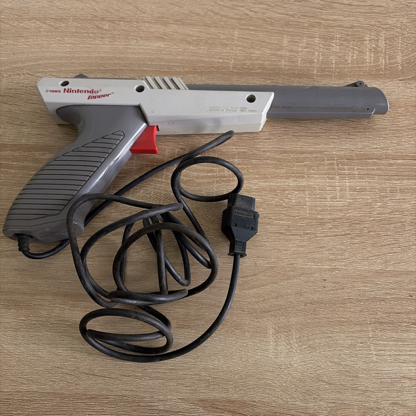 Nintendo NES Zapper Light Gun Gray Controller OEM Original 1985 Gray Used