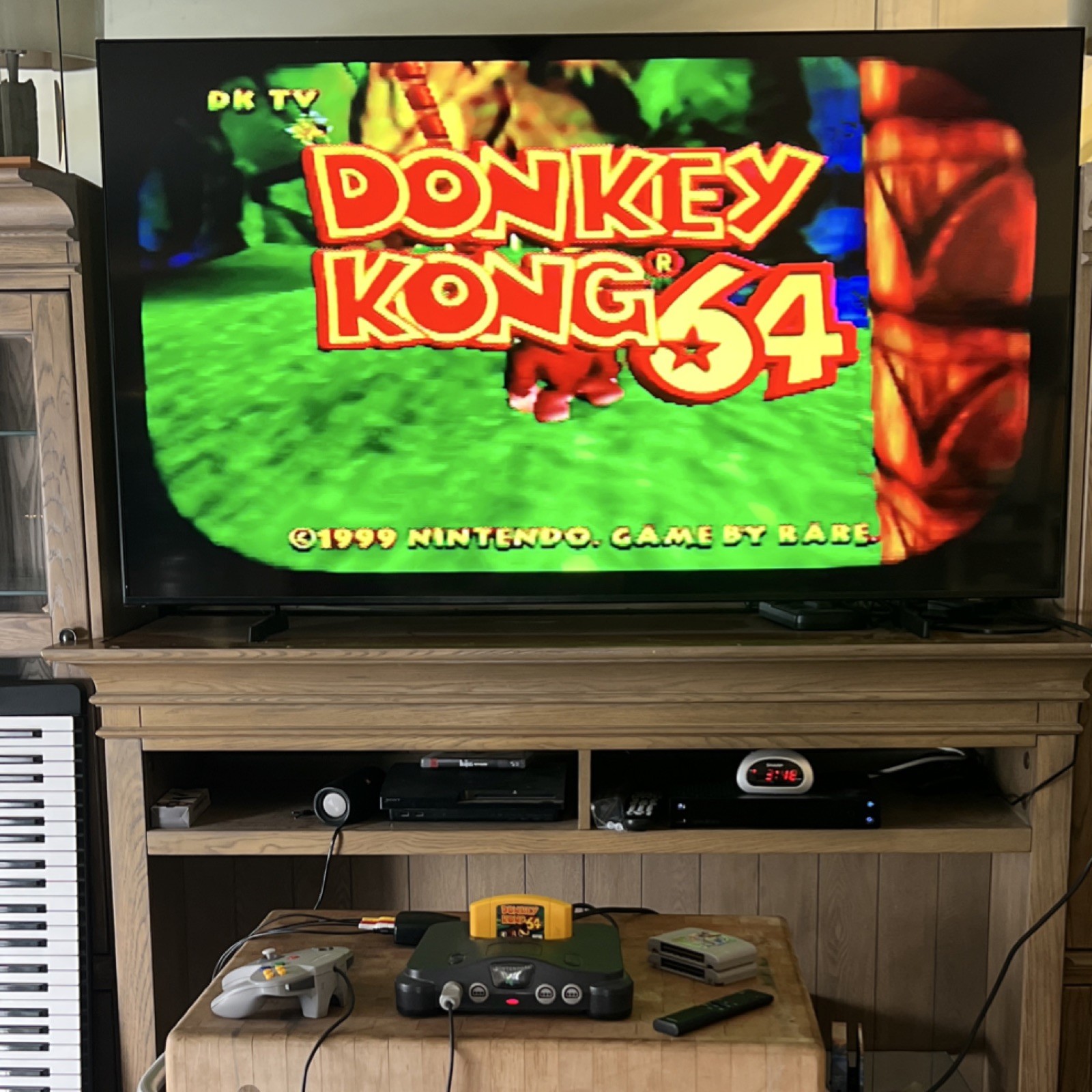 Nintendo 64 NUS-001 Black Console with Cords and Gray Controller