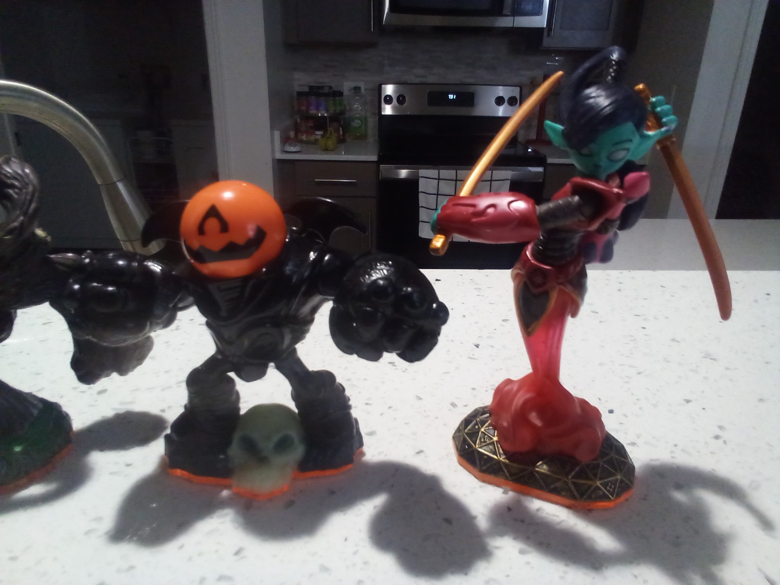 Skylanders Giants Set w/ Scarlet Ninjini, Pumpkin Eye Brawl, Granite Crusher