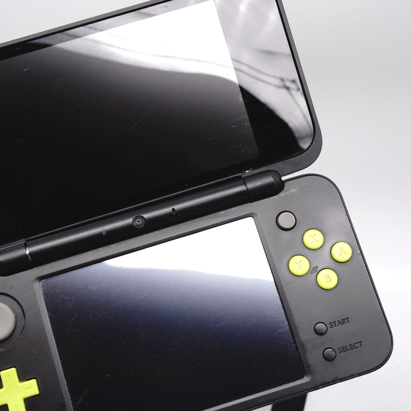 Nintendo “New” 2DS XL LL Console Black Lime 4GB +Charger + Stylus (USA Seller)