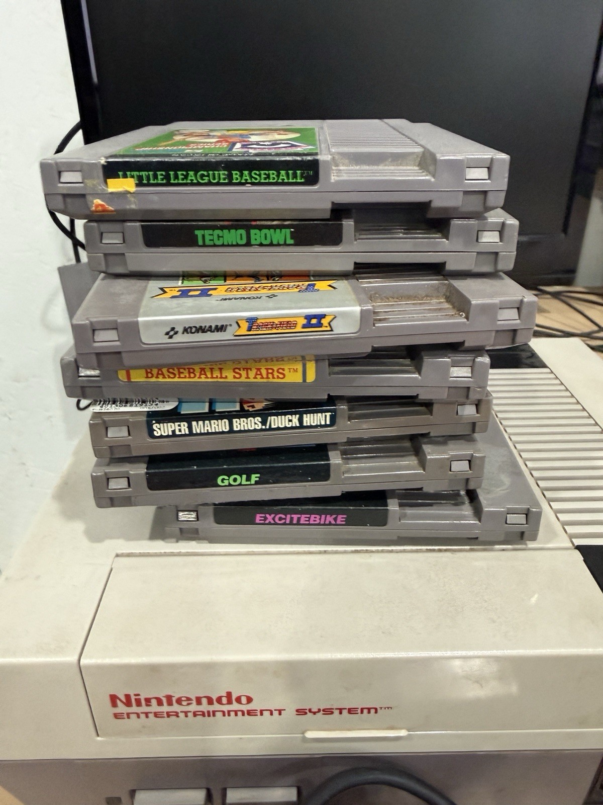 Nintendo NES Action Set Console – All Cables 2 Controllers- Zapper & Games