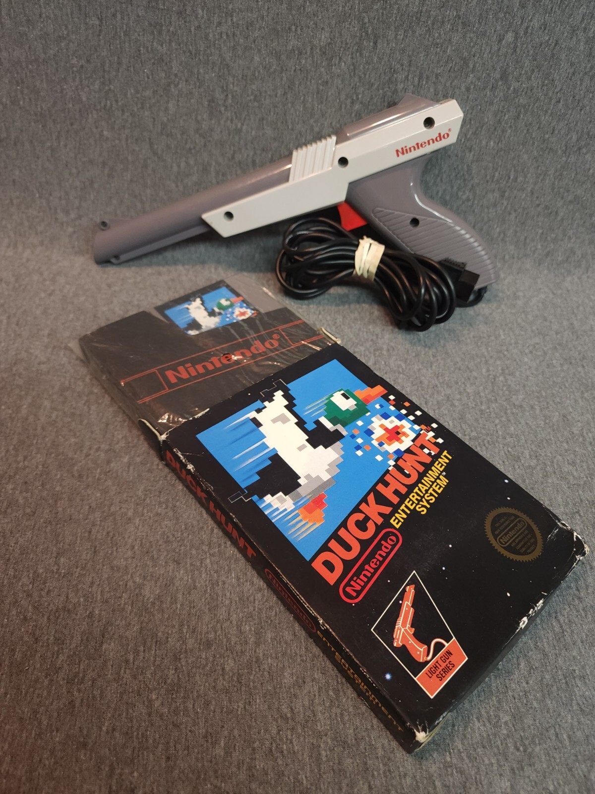 Duck Hunt NES Nintendo Entertainment 5-Screw, Unpunched Black Box!!READ