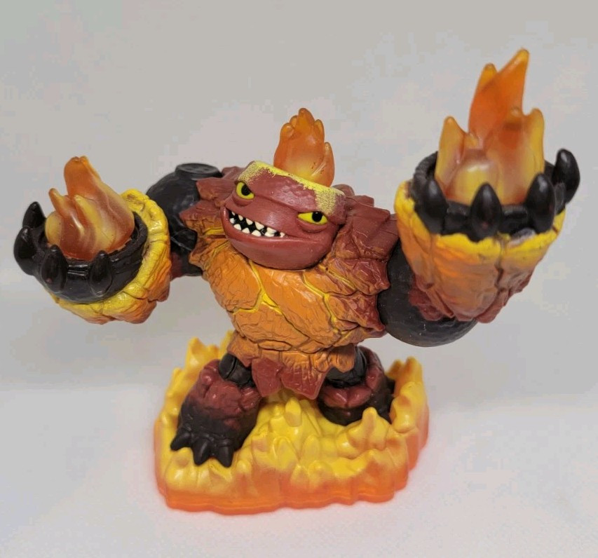 Activision Skylanders 29 Piece Lot Characters, Vehicles, Items, Weapons