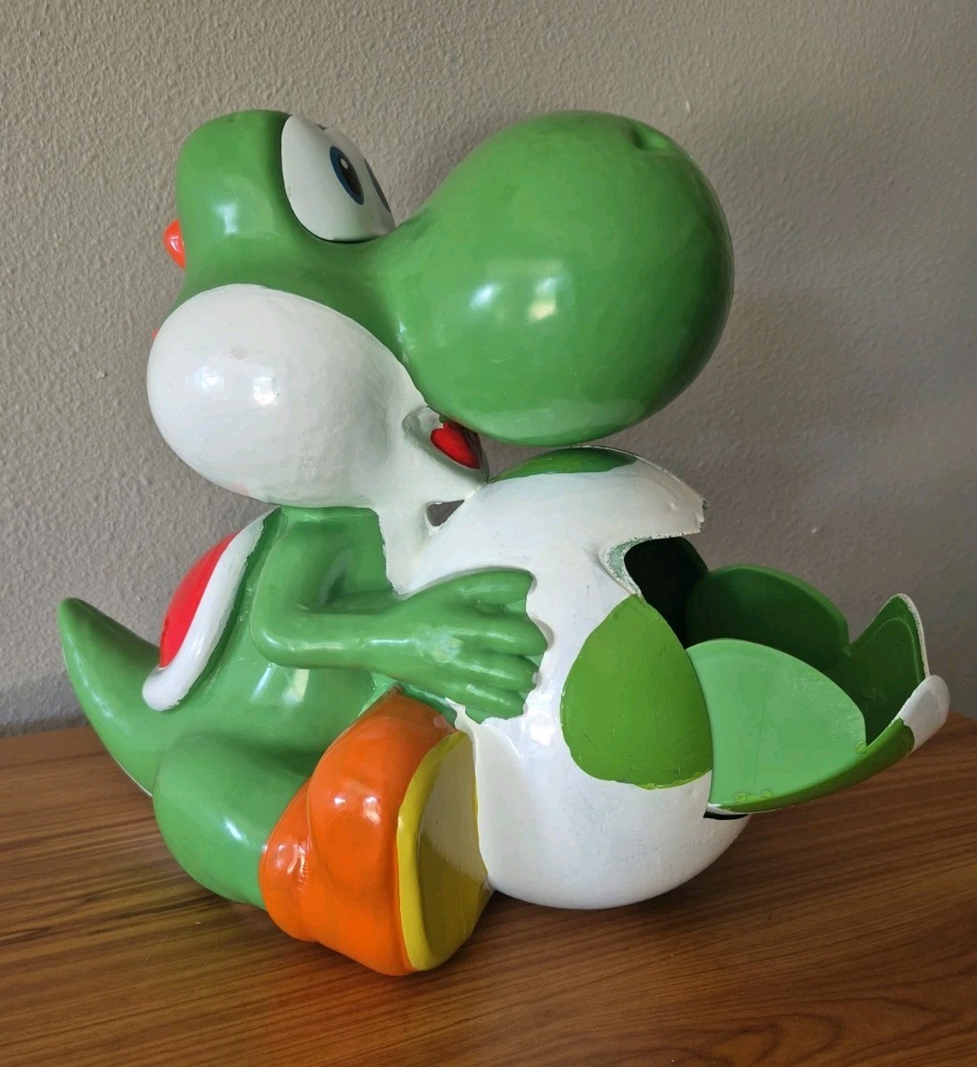Replica Yoshi Egg Popcorn Bucket – Super Mario Fan Art Display Figure / Prop