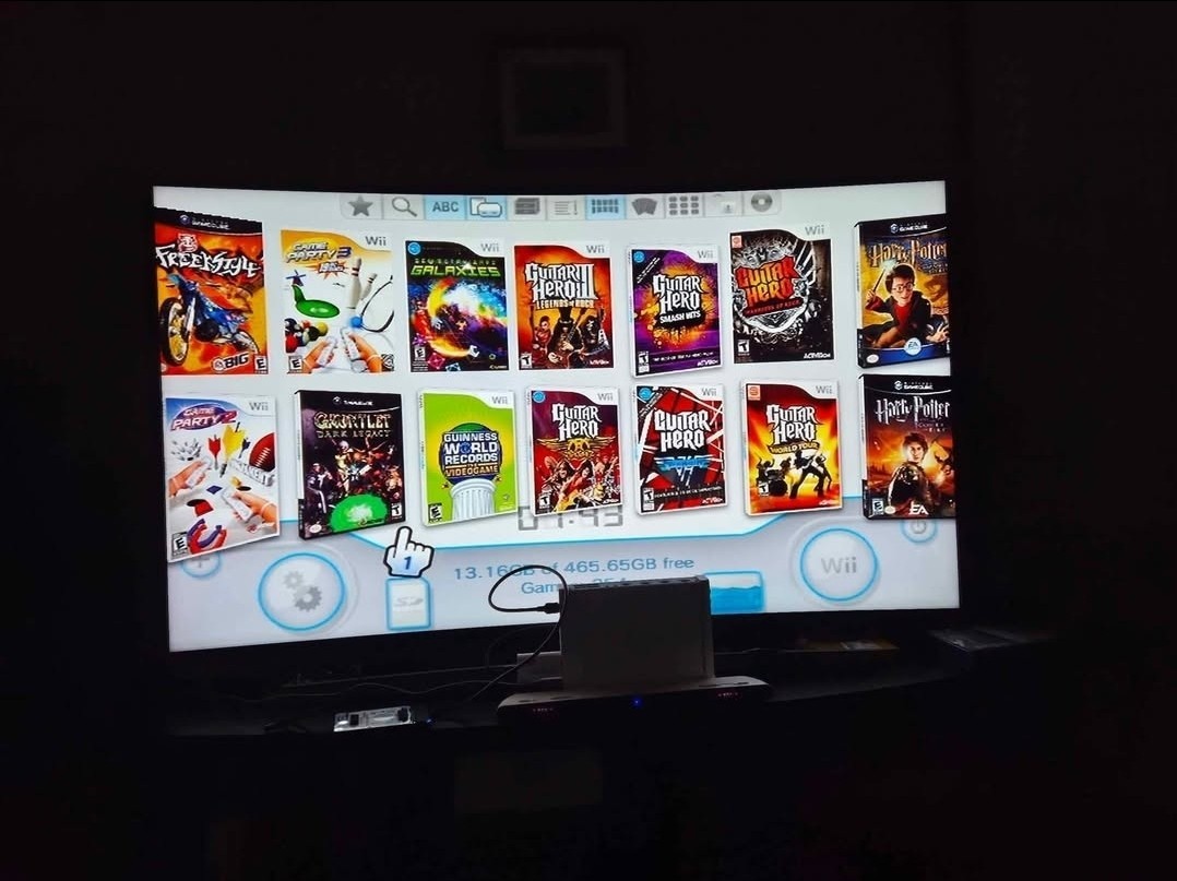 Nintendo Wii 500GB loaded! console only. plug and play!