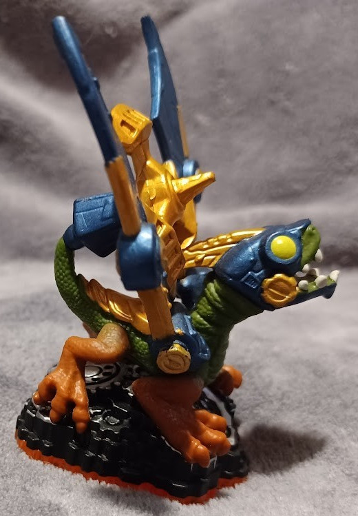 Mixed Lot of Skylanders: Giants,Trophies, Super Chargers etc. (14 in total)