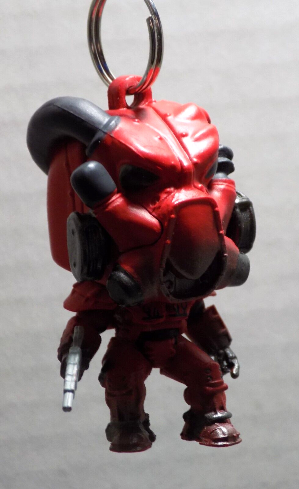 L/2 Video Game Keychain Backpack Clip On Figures Fallout 76 Red X-01 Power Armor