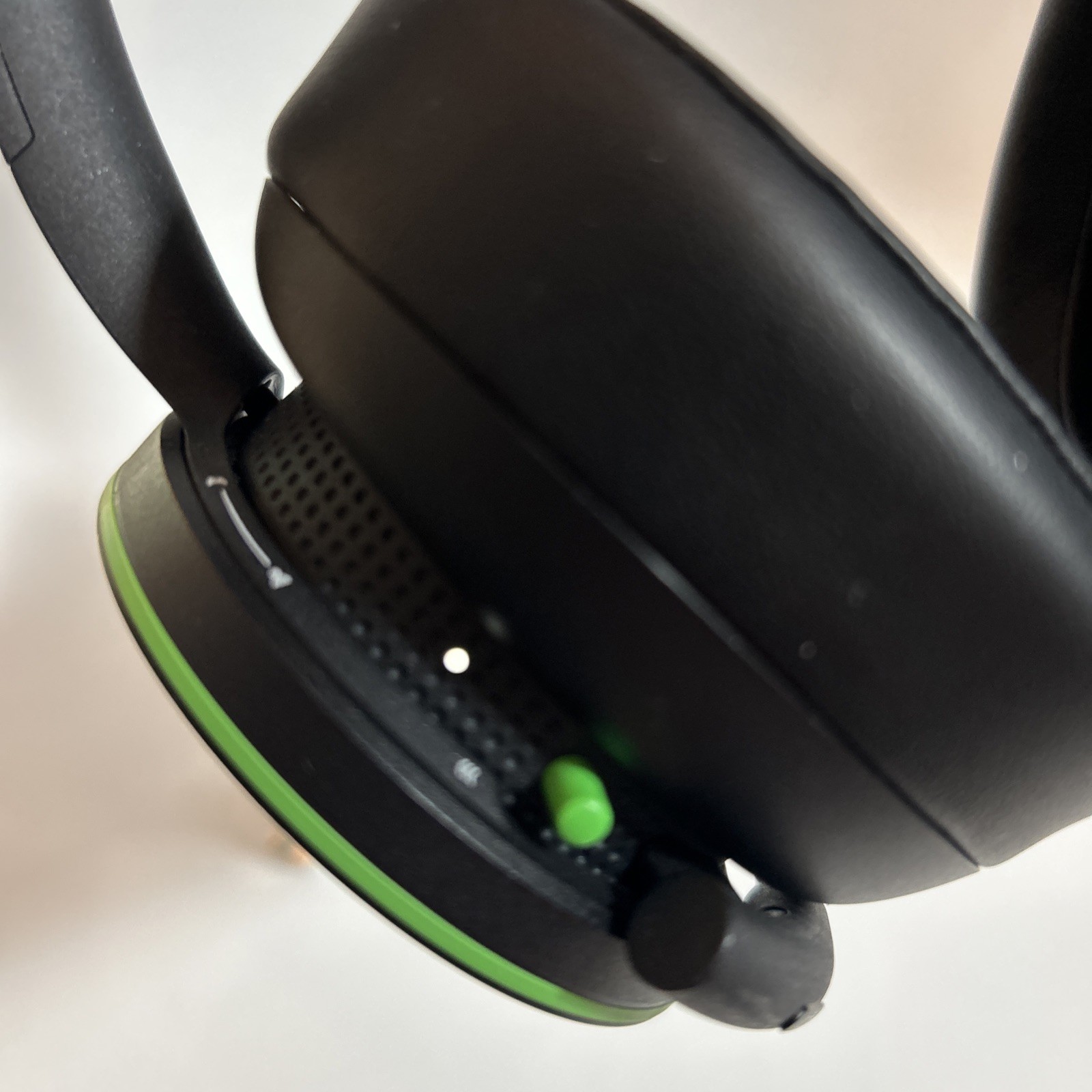 Microsoft Xbox Wireless Gaming Over Ear Headset – Pre-owned