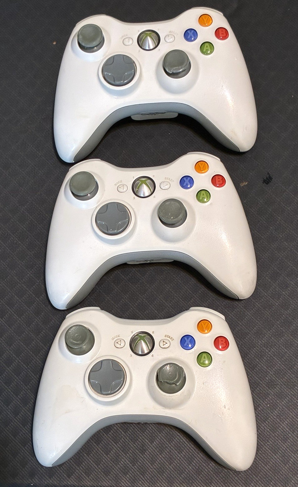Microsoft Xbox 360 Wireless Controllers White, Lot of 3 Lights Up Untested Parts