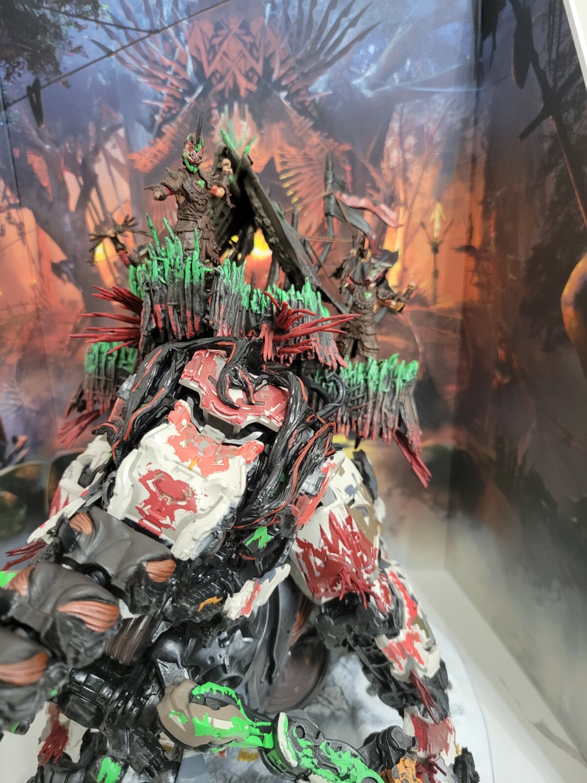 Horizon Forbidden West Regalla Edition Tremortusk Mini Aloy Statue & Background