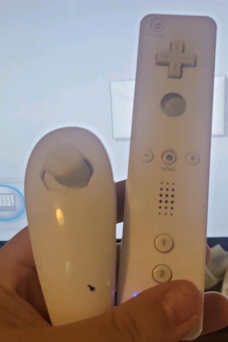 Nintendo Wii RVL-001 512 MB Console, White Bundle Deal With Games, Controller