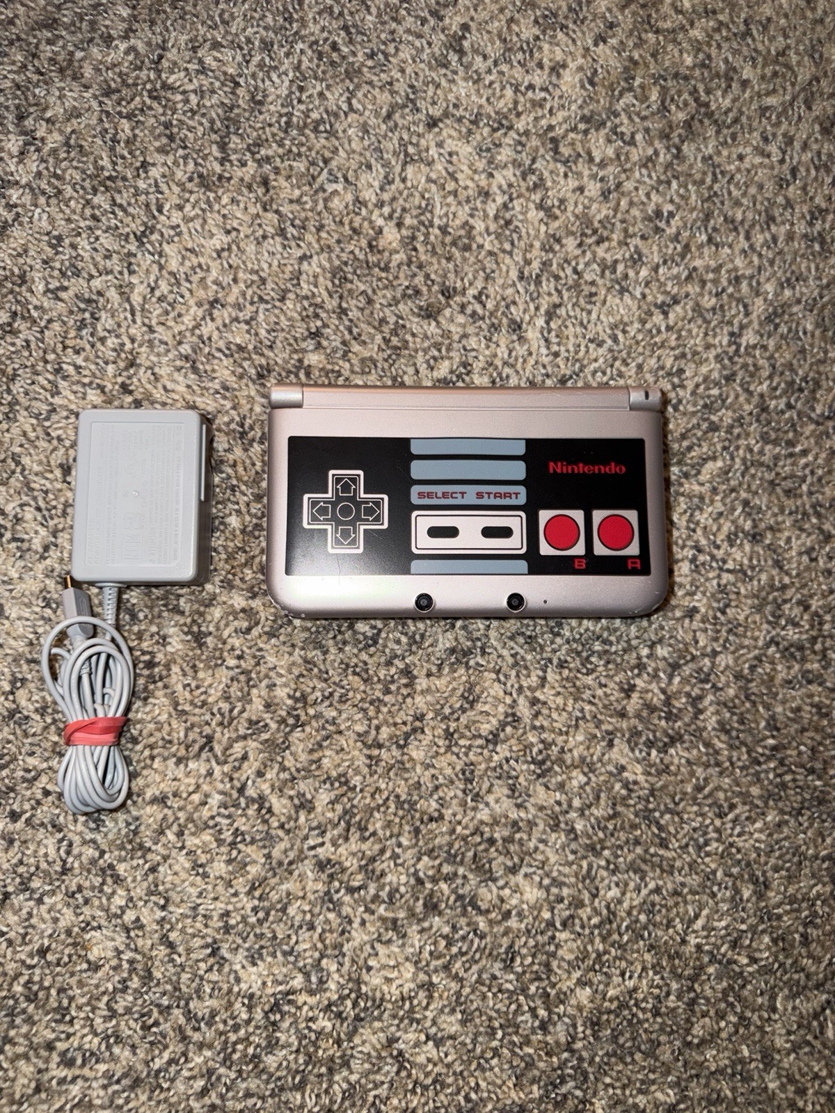 Nintendo 3DS XL Retro Silver Edition NES Controller w/ Charger (Tested & Working