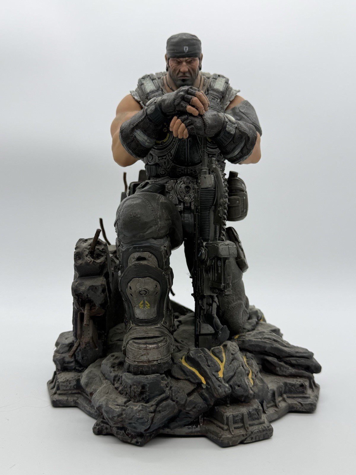 Microsoft Gears of War Marcus Fenix Detailed Sculpt Kneeling Statue Collectible