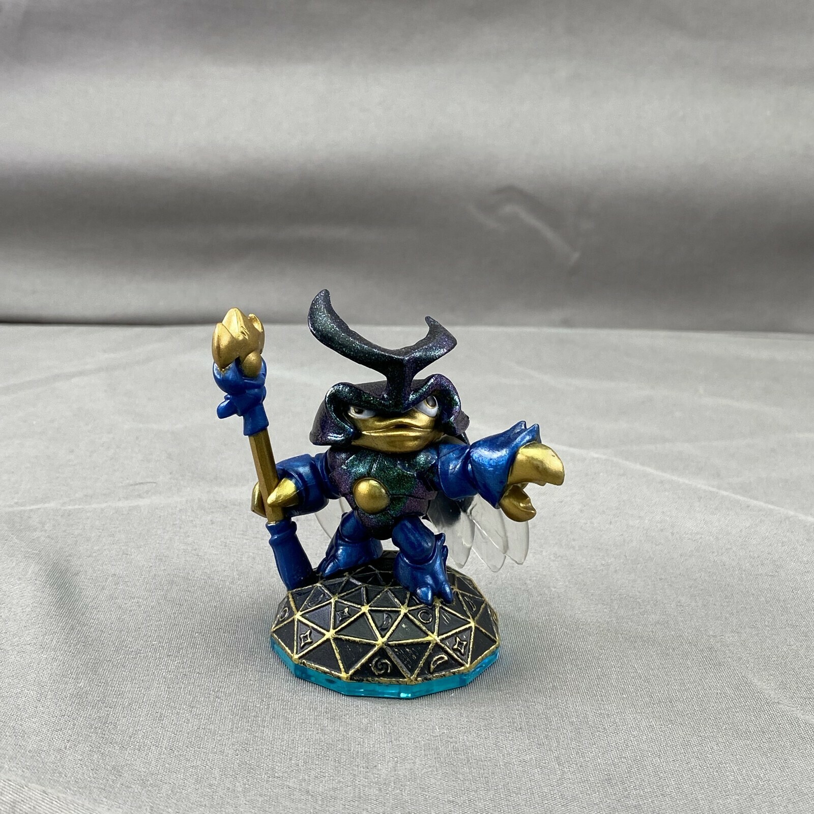 SKYLANDERS SWAP FORCE – DUNE BUG Magic Element Loose Figure with Card