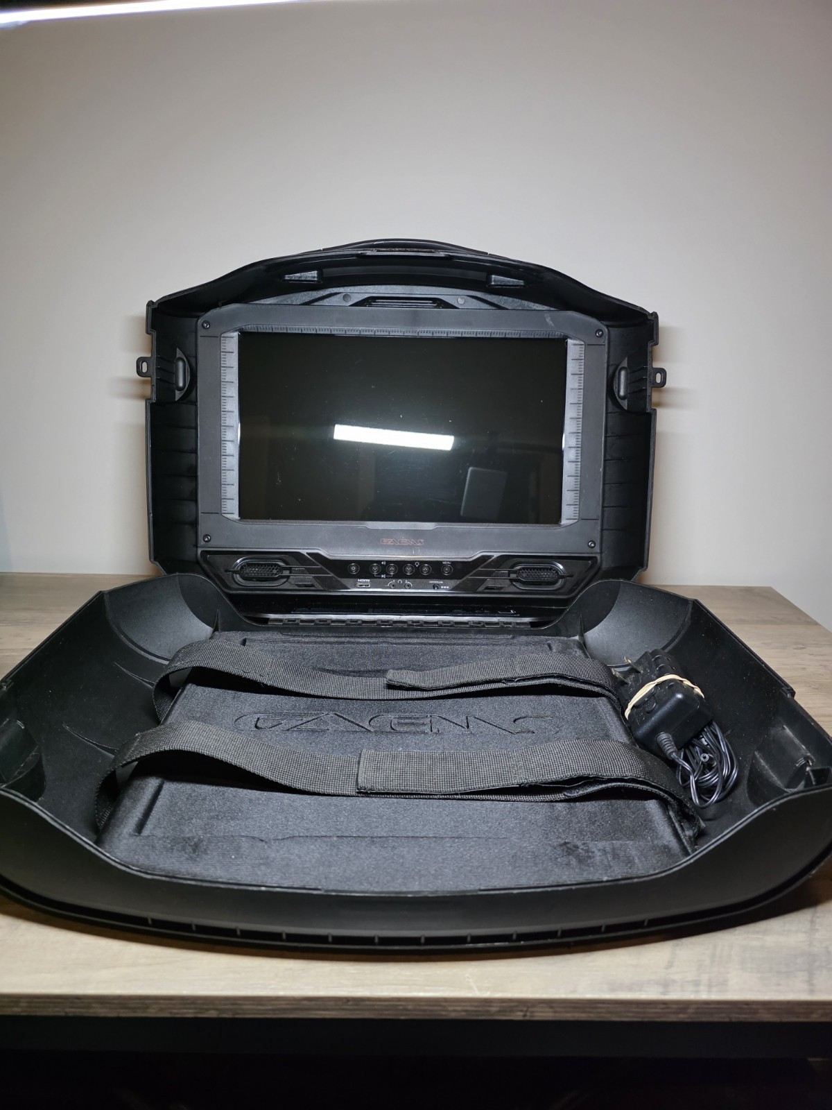 GAEMS G155 XHD Sentry Portable Gaming Monitor Case HDMI 15.5in PS4 Xbox One