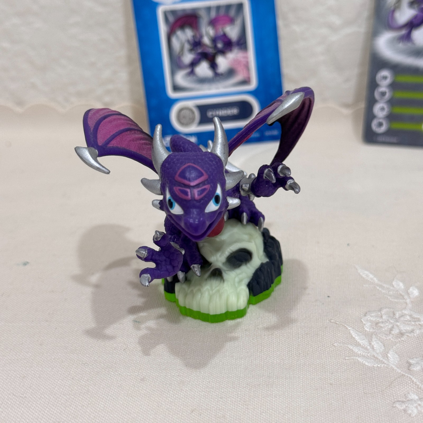 Skylanders Spyro’s Adventure Cynder Figure w/ Trading Card Sticker 2011